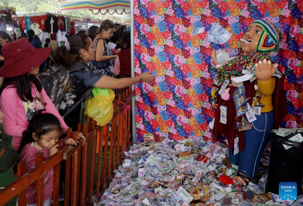 Feria de los deseos en Lima, un ritual de fin de año