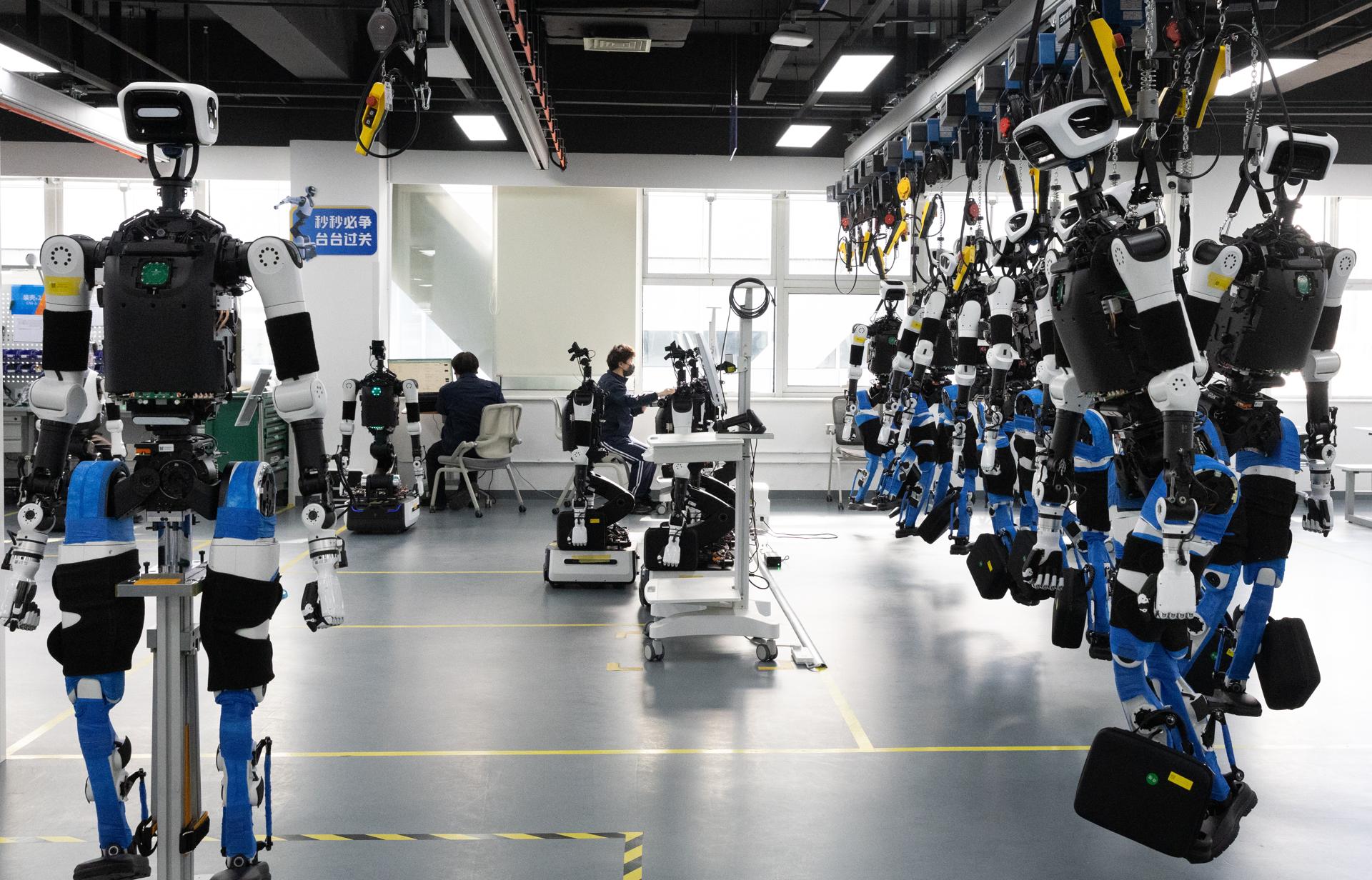 China reunirá a más de 300 robots en su próxima media maratón humanoide en Pekín