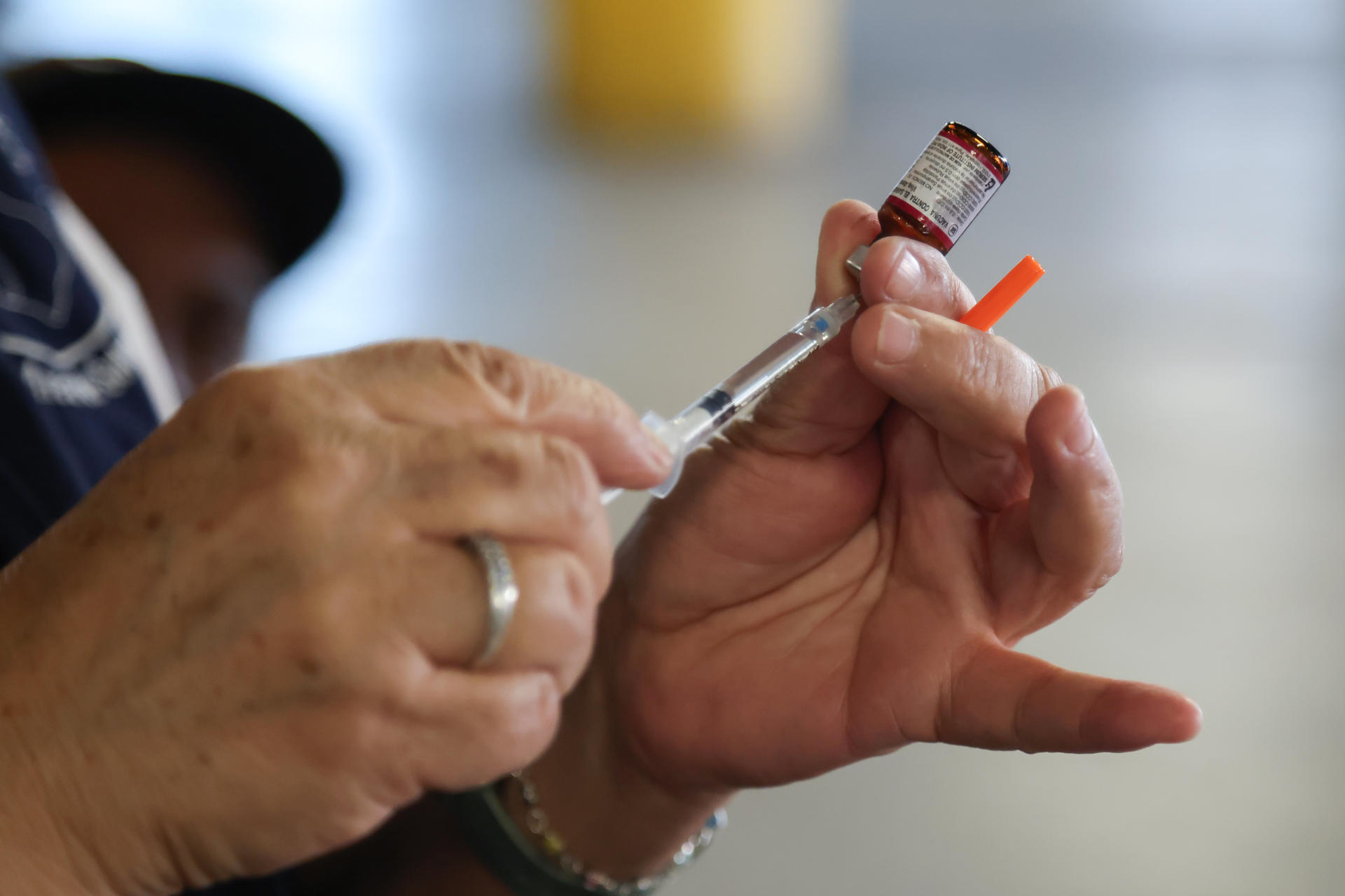 Colombia alerta a residentes por brotes de sarampión