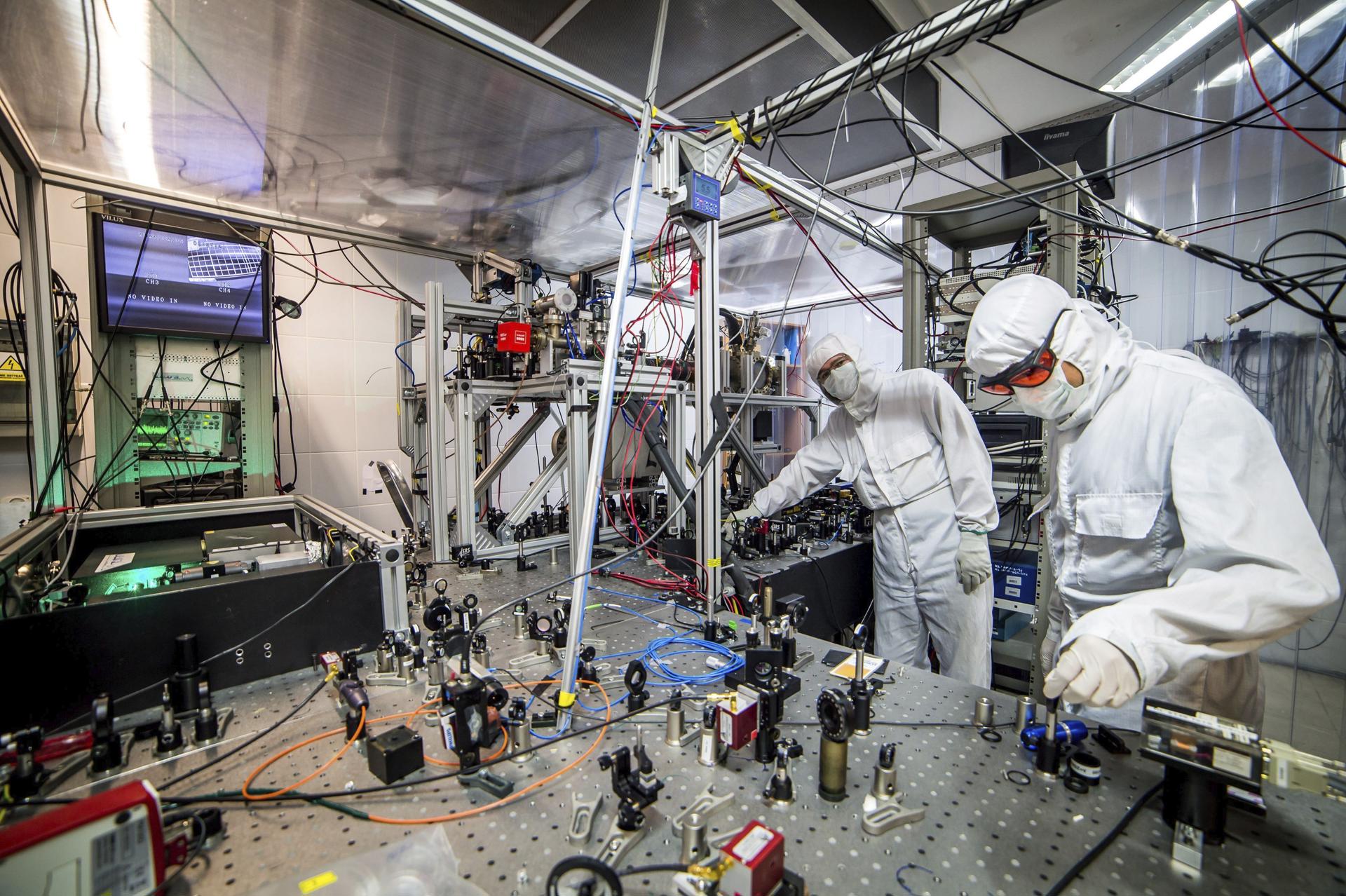 Relojes atómicos, clave en la medición precisa del tiempo