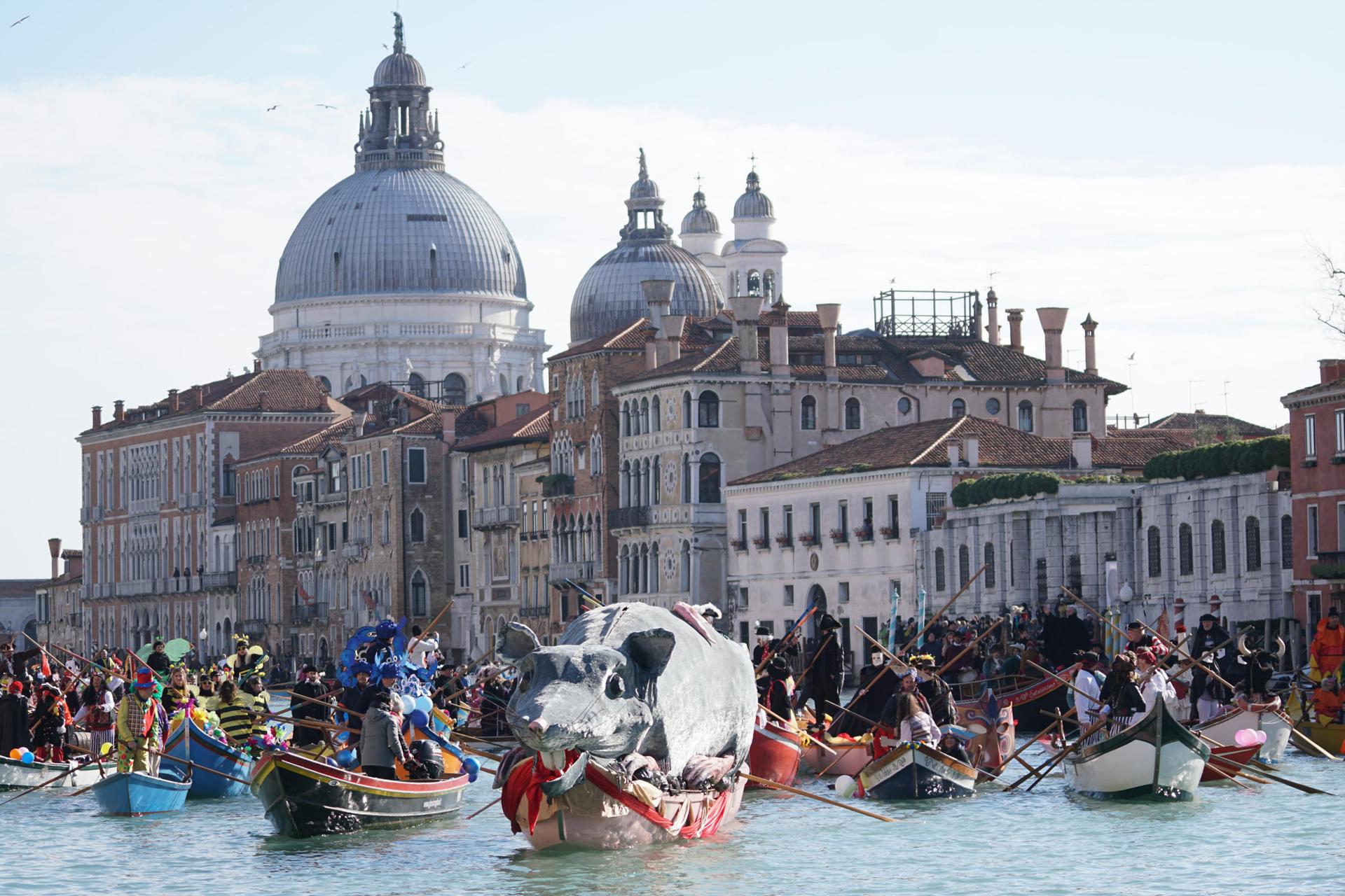 El Gran Canal se llena de vida con el Carnaval de Venecia