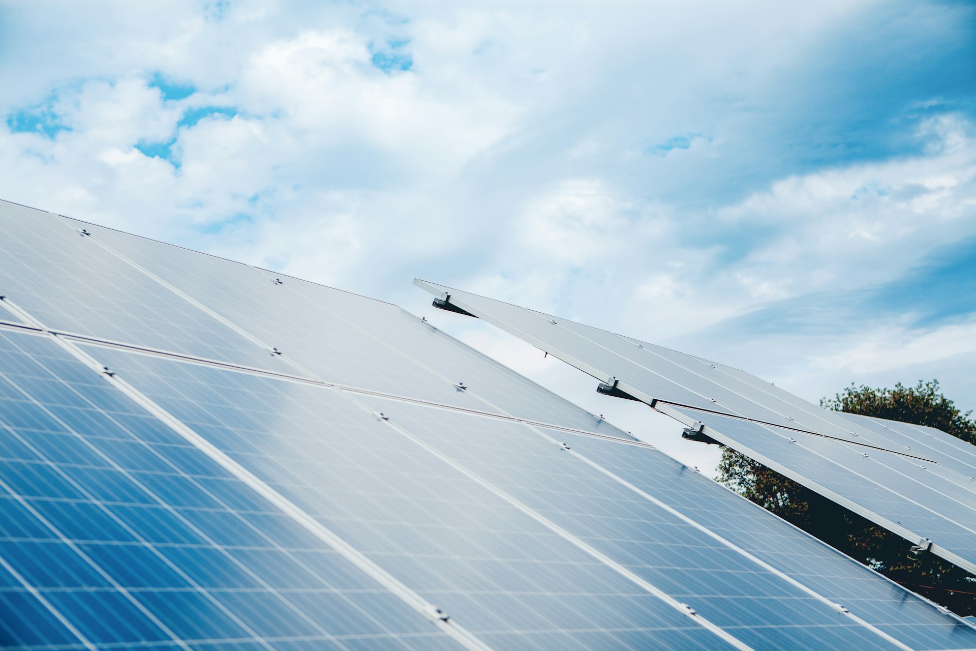 Universidad apuesta por energía solar y movilidad sustentable