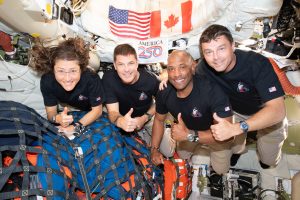 Los astronautas de Artemis II alista el regreso a la Tierra y su amerizaje en el penúltimo día de misión