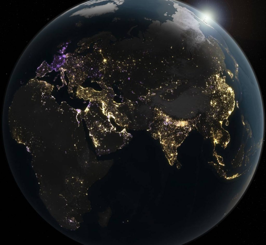 Vista nocturna de la Tierra. / Michala Garrison