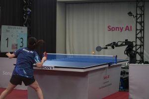 Un-robot-con-IA-logra-superar-a-jugadores-expertos-de-tenis-de-mesa