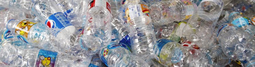 Descubren los obstáculos que dificultan el reciclaje completo de las botellas de plástico