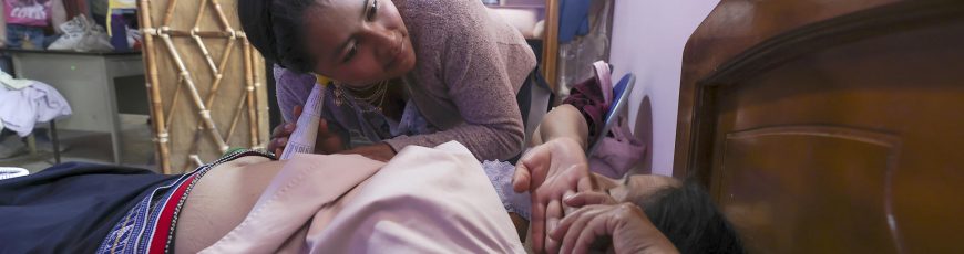 Parteras fusionan saberes tradicionales con la medicina moderna