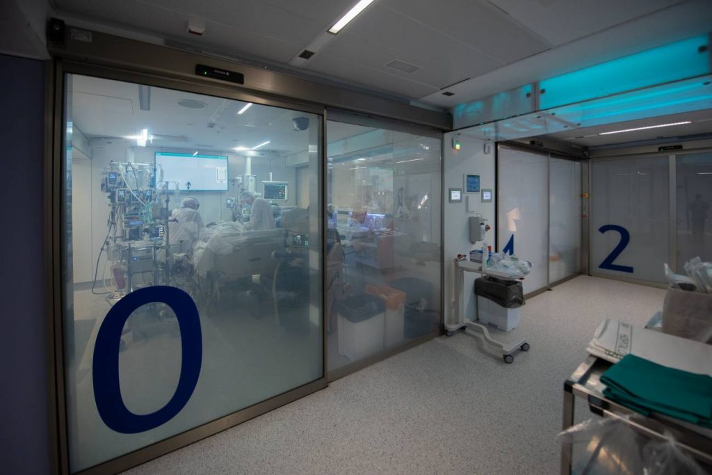 Área de Vigilancia Intensiva del Hospital Clínic de Barcelona. / Hospital Clínic Barcelona