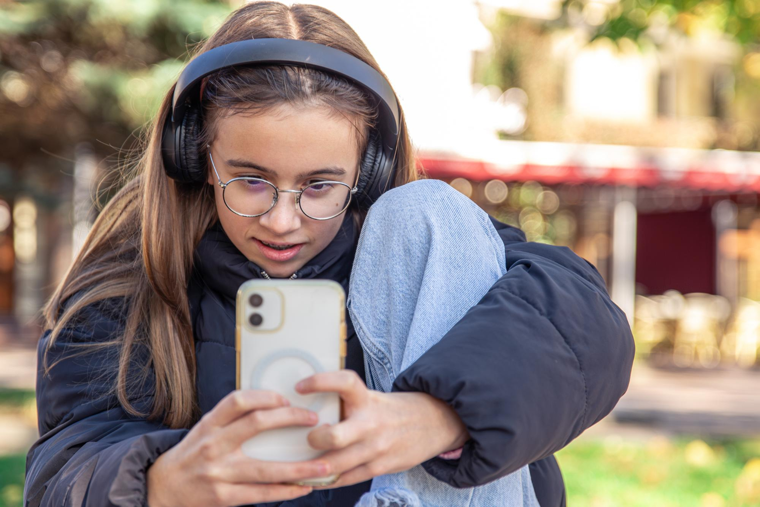 Alertan sobre daños físicos por uso del teléfono