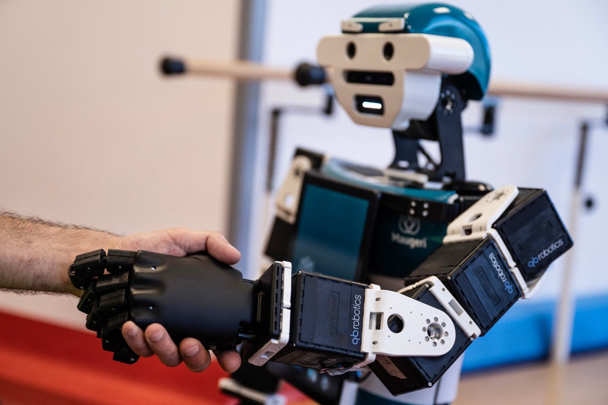 Un hospital de Milán pone a prueba un robot que promete liberar tiempo al personal sanitario