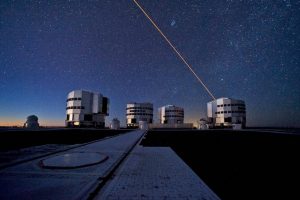 El Very Large Telescope (VLT) de ESO durante observaciones nocturnas. / ESO, S. Brunier