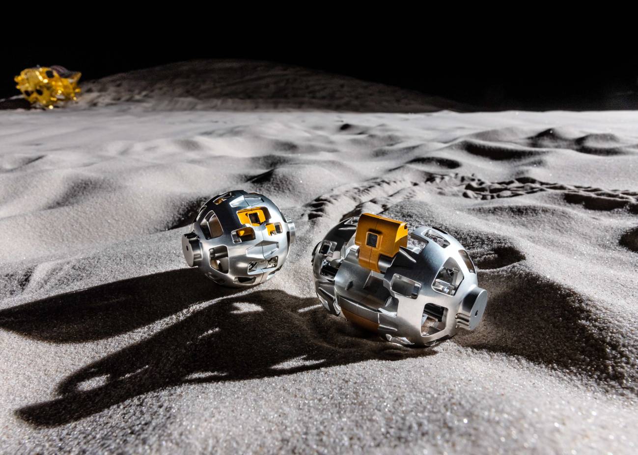 Un diminuto rover transformable opera de forma autónoma en la Luna