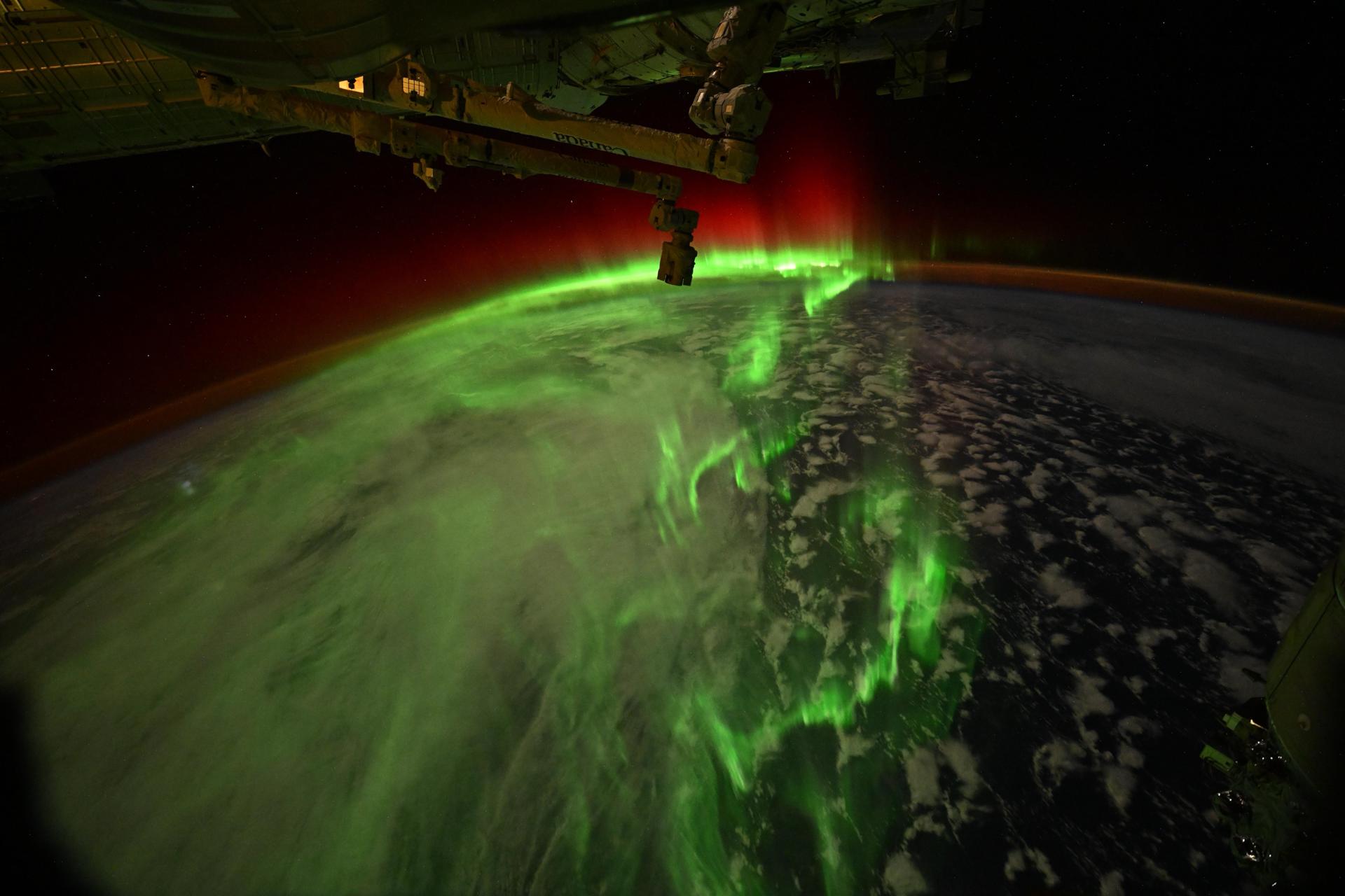 Astronautas de la NASA publican imágenes de auroras australes desde la estación espacial