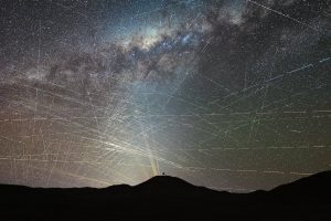 Mas-alla-del-limite-un-millon-de-satelites-y-espejos-amenazan-la-oscuridad-del-cielo-nocturno