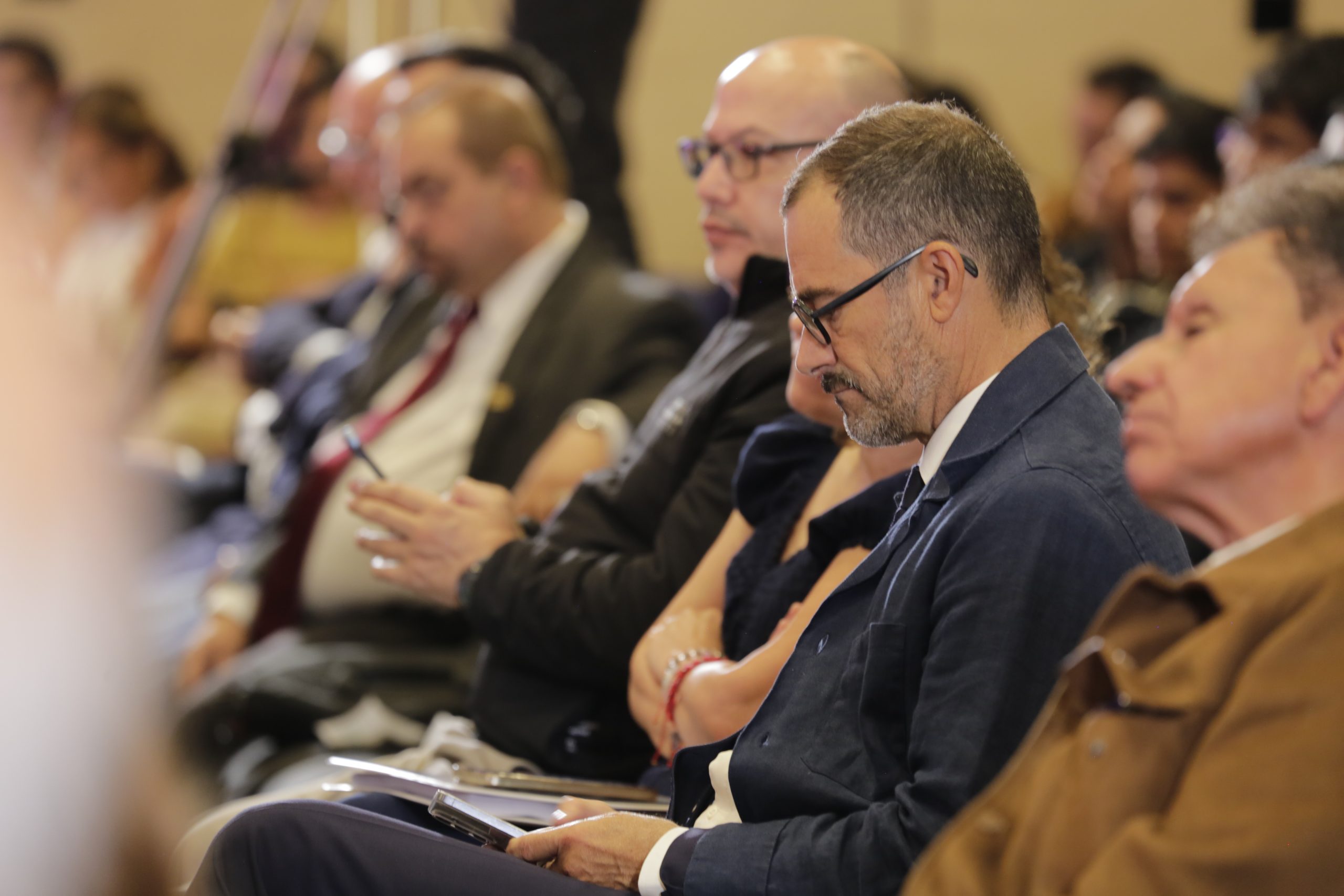 Expertos analizan la IA generativa en TV Morfosis