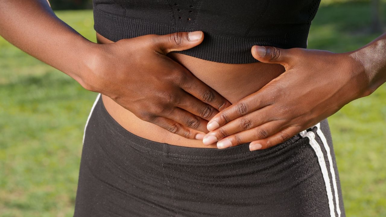 Qué es la ciclosporiasis, la infección detrás el brote de «diarrea explosiva» en EE.UU.