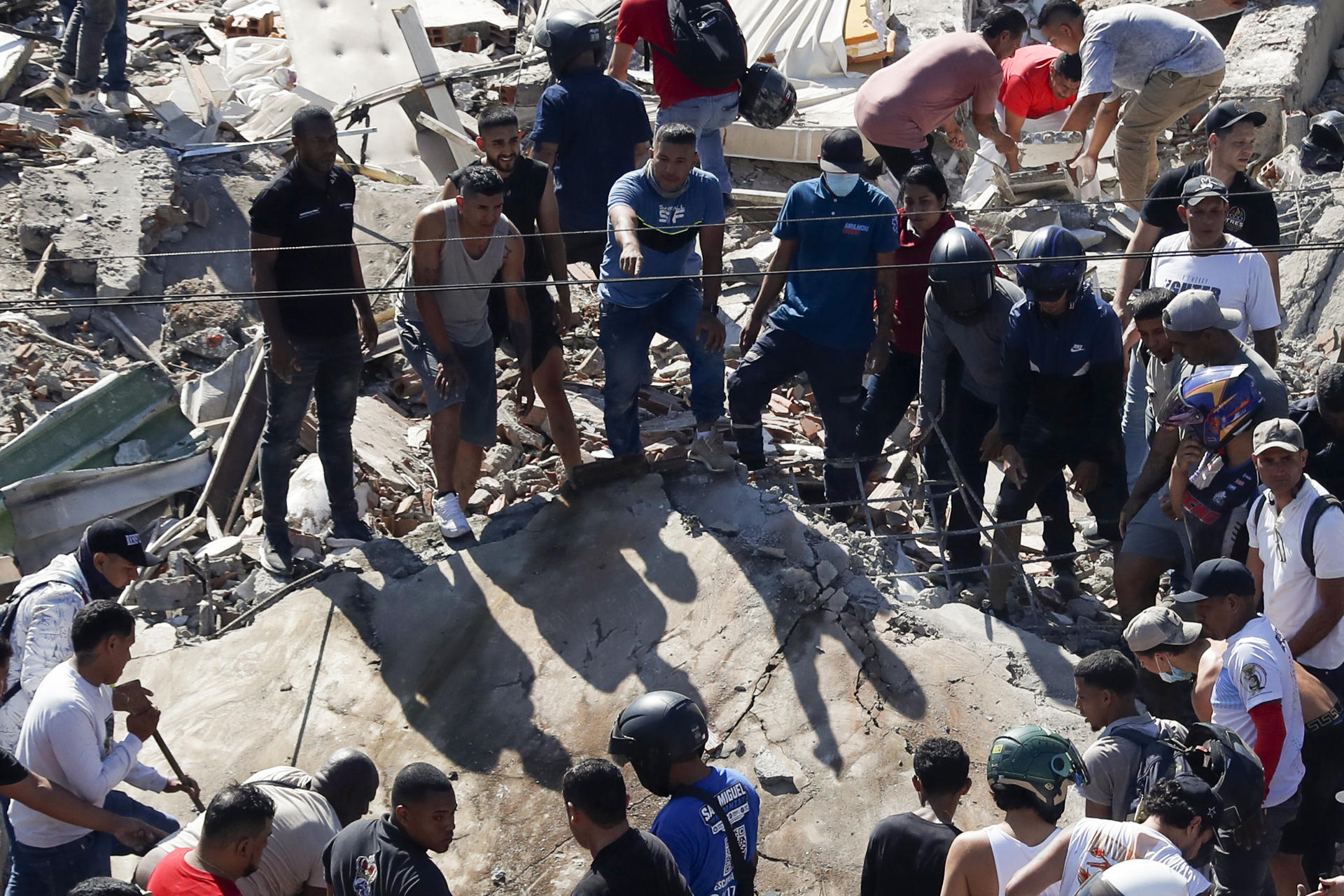 Un terremoto de gran magnitud golpea Colombia causando decenas de muertos