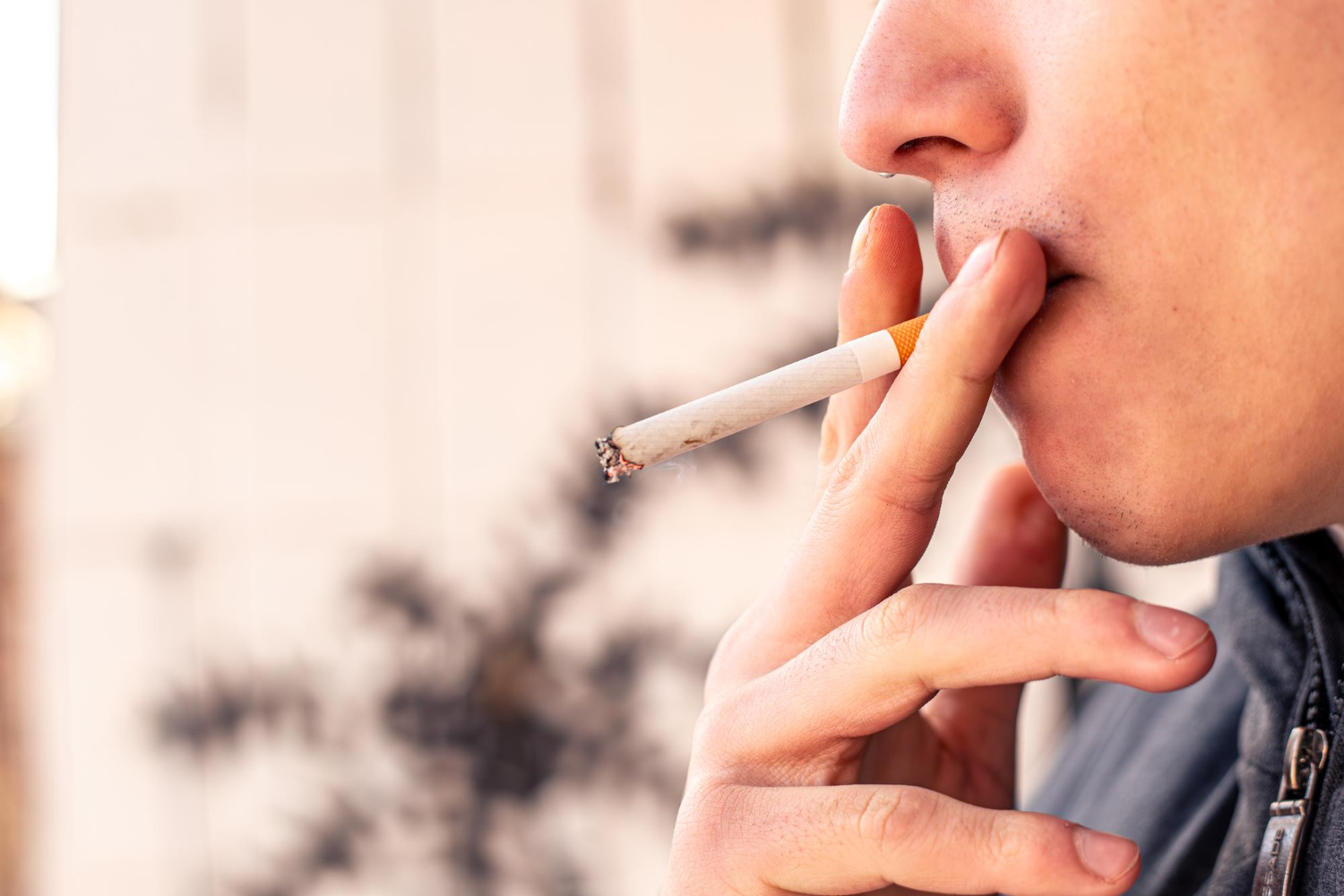Desigualdad social puede dificultar dejar de fumar