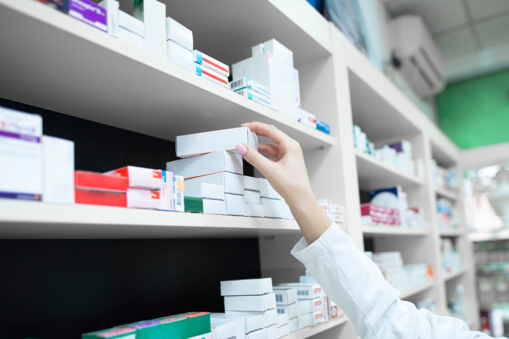 https___www.magnific.com_free-photo_closeup-view-pharmacist-hand-taking-medicine-box-from-shelf-drug-store_11036160.htm#fromView=search&page=1&position=1&uuid=eede56ac-e1fb-486c-bada-87ae.jpg