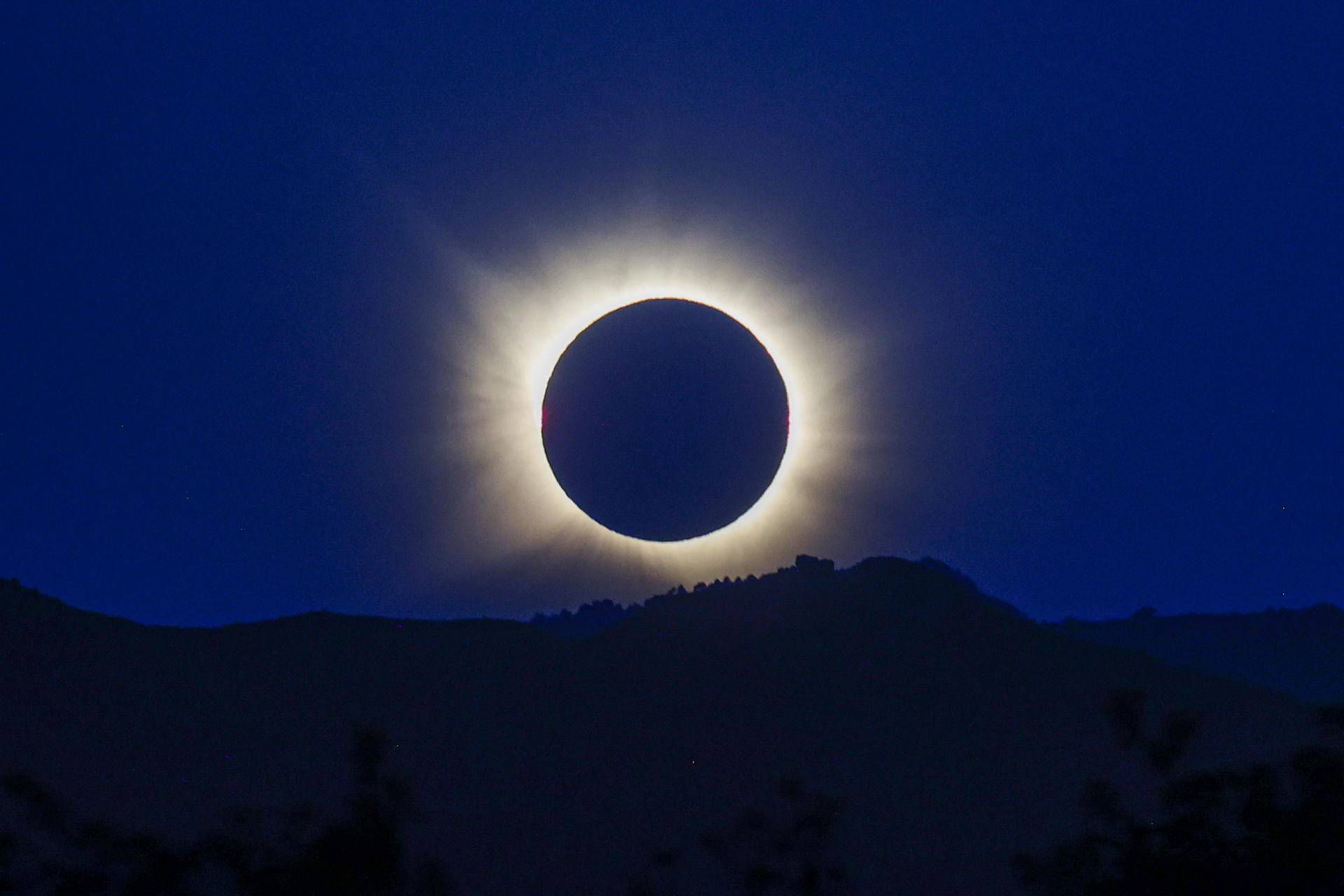 El espectáculo astronómico continúa con otro eclipse total en 2027 y uno anular en 2028