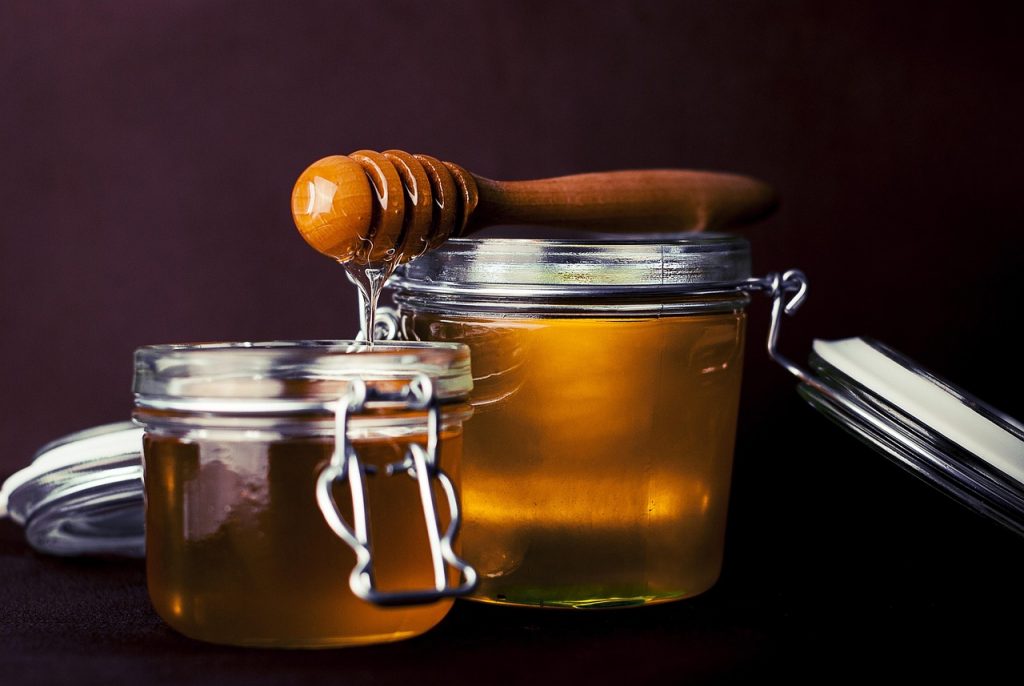 https___pixabay.com_es_photos_miel-frasco-cazo-de-miel-823614_.jpg
