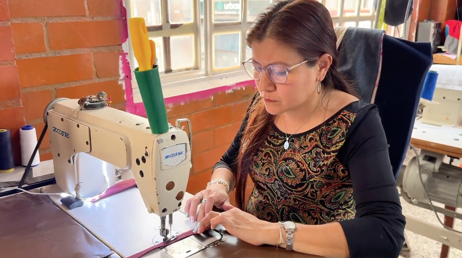 Mujeres de Colombia transforman residuos en oportunidades