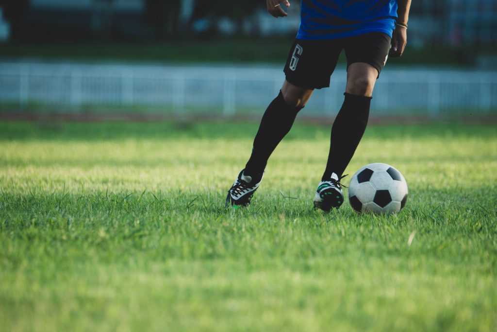 https___www.magnific.com_free-photo_soccer-player-action-stadium_5212258.htm#fromView=search&page=1&position=2&uuid=32671bea-64dc-44d9-8f55-d7eed7e7418a&track=ais_hybrid&query.jpg