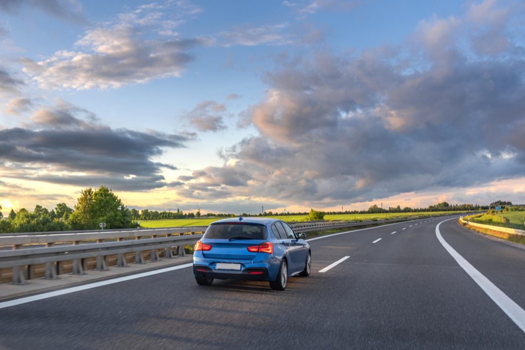 https___www.magnific.com_free-photo_red-car-vehicle-highway-sunset-drive_419171177.htm#fromView=detail&position=3&uuid=0109f9ad-be98-47ac-9e18-09edbf59a014&track=ais_hybrid&from_el.jpg