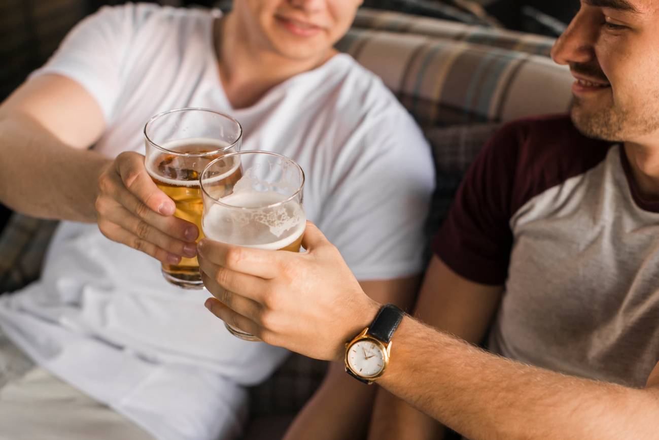 Los adultos jóvenes lideran el descenso en el consumo de alcohol de Estados Unidos