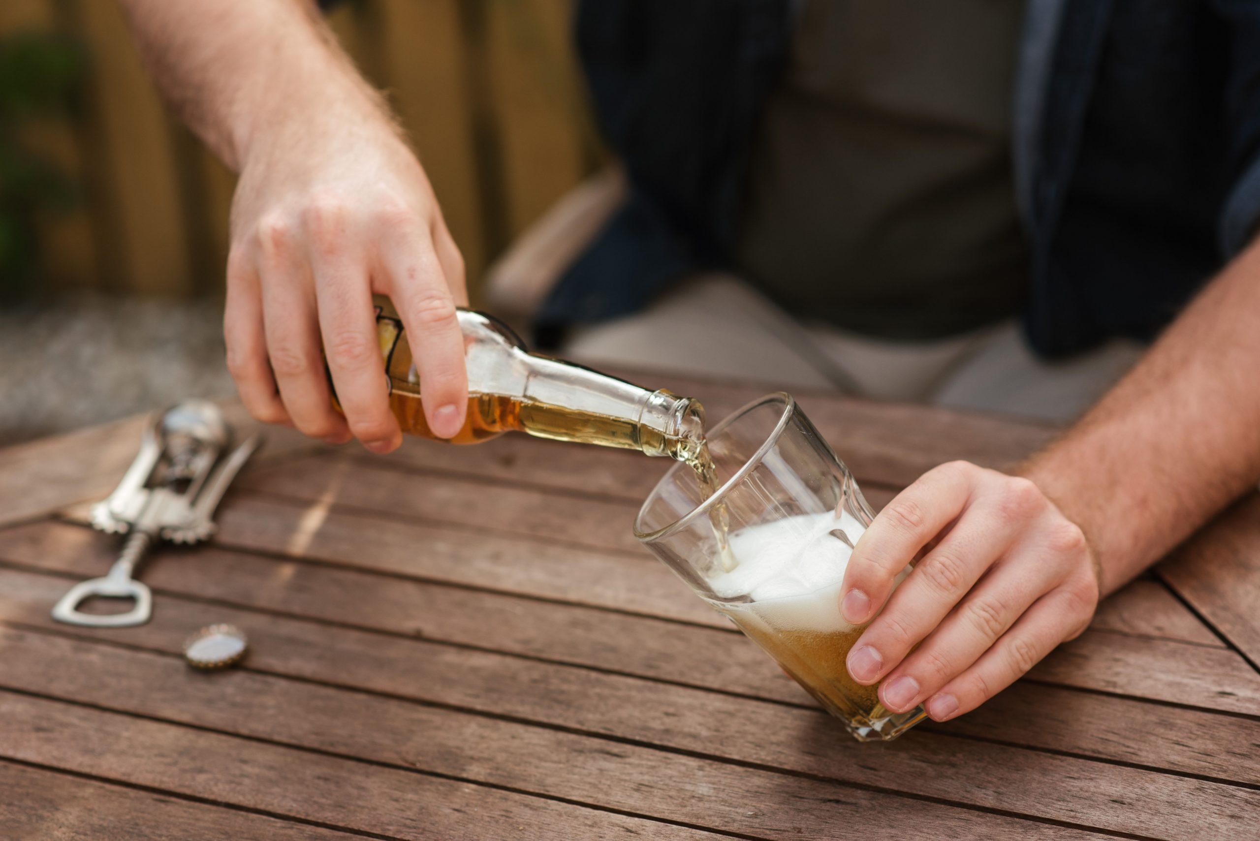 Los adultos jóvenes lideran el descenso en el consumo de alcohol de Estados Unidos