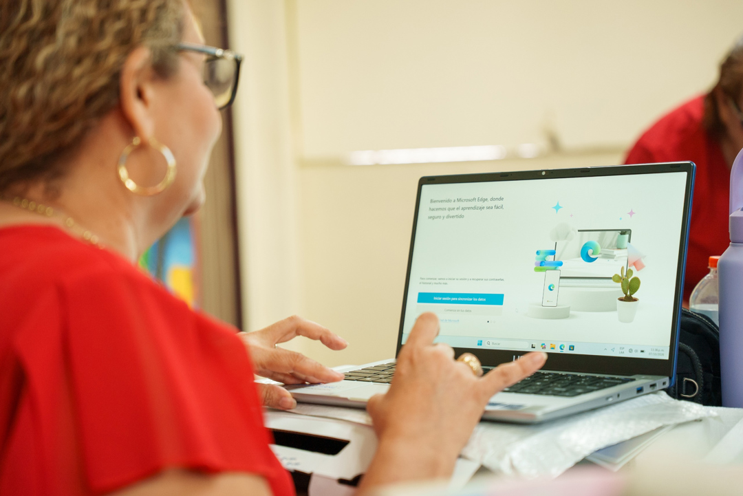 Panamá impulsa la educación con computadoras e IA