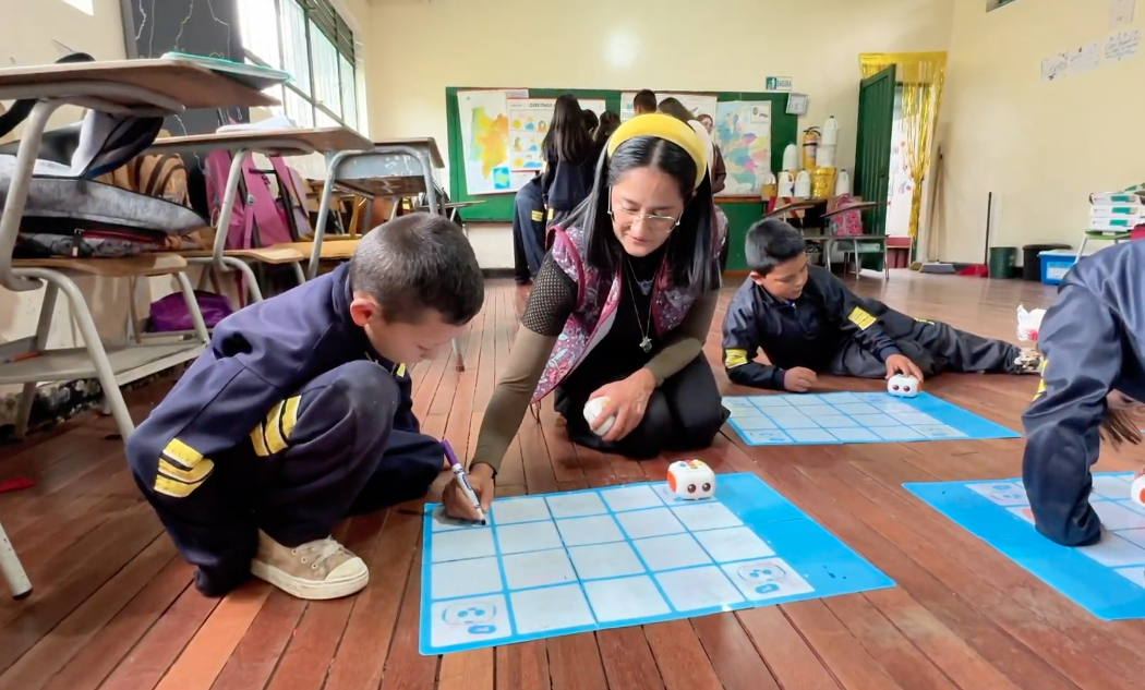 Colombia lleva educación tecnológica a poblados no urbanos