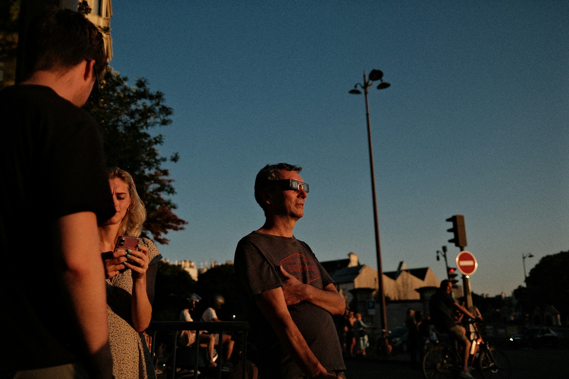Los beneficios a la salud mental de ver el eclipse acompañado