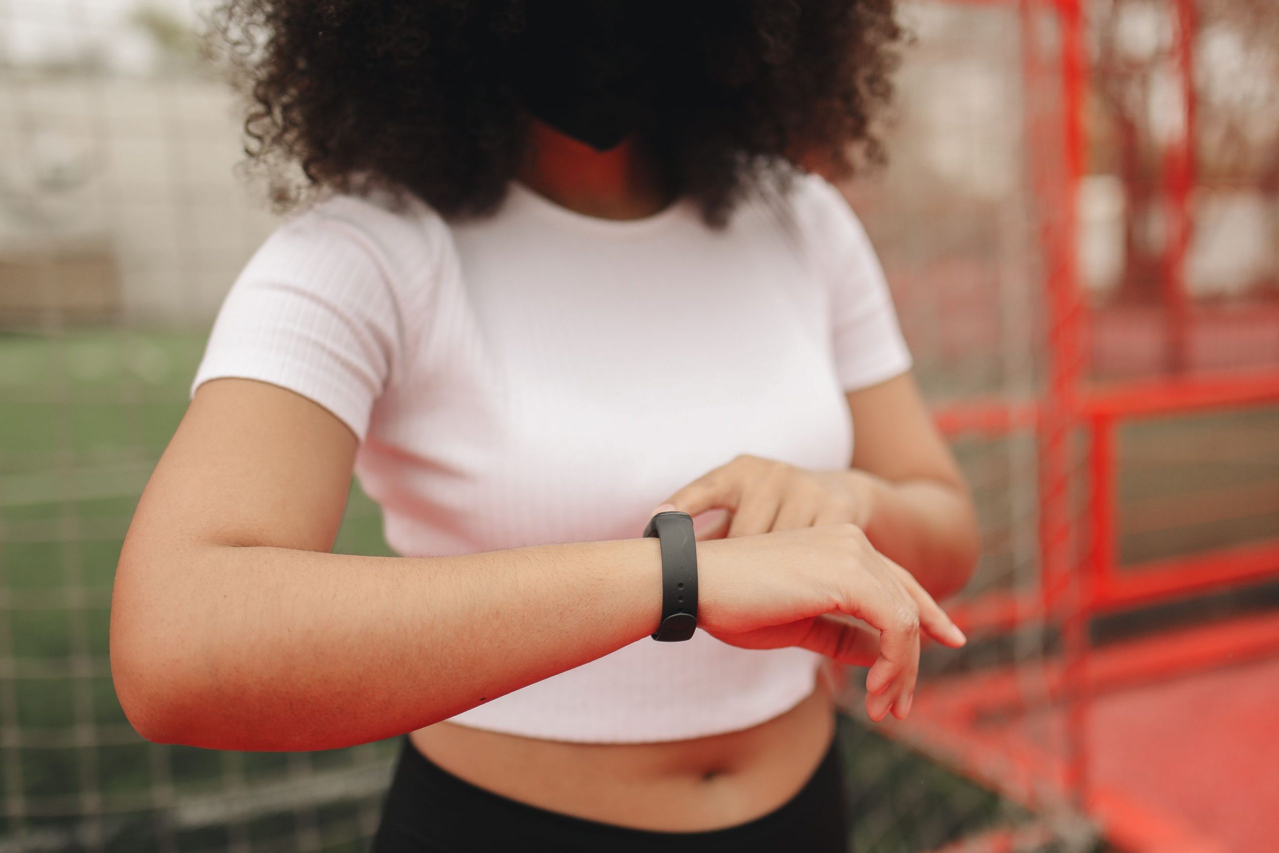 Google lanza Fitbit Edge, una pulsera avanzada de salud con batería para una semana e IA